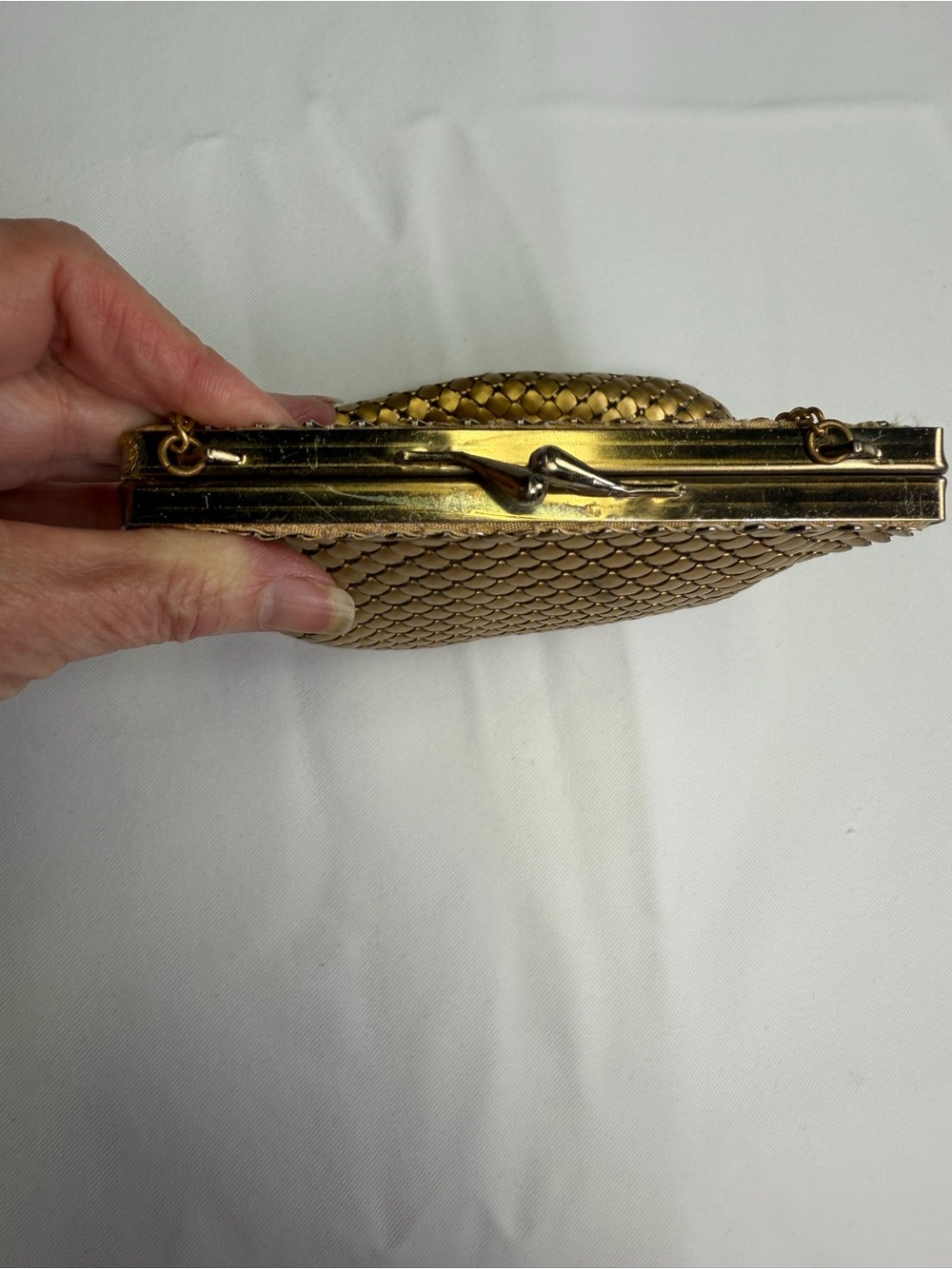 Vintage Beauty - Gold Chainmail Tiny and Elegant Evening Bag - excellent vintage - Picture 5 of 16